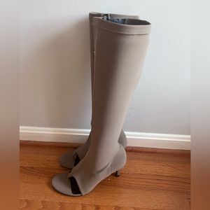 ***Never worn*** Perfect boot/shoe for fall!